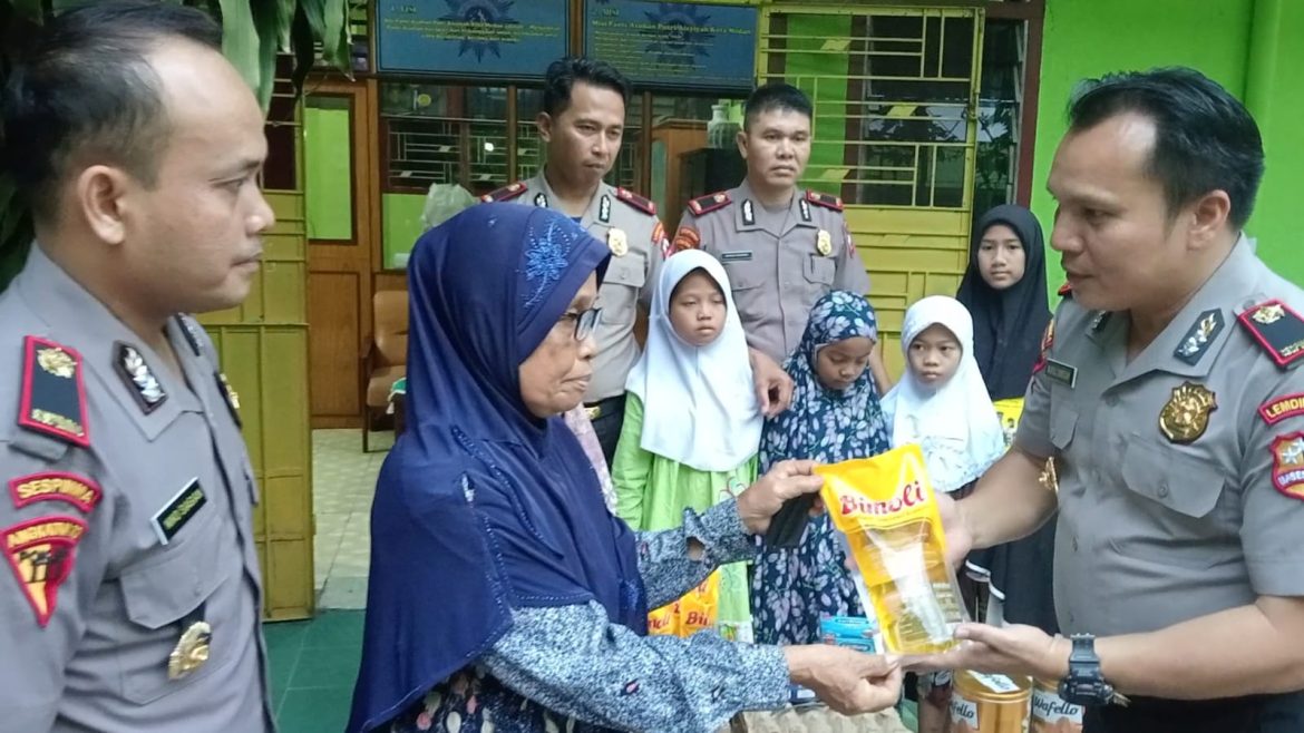 Serdik Sespimma Angkatan Ke-73 Tahun 2025 Berbagi Sembako Jelang Idul Fitri