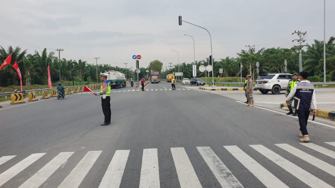 Ops Ketupat Toba 2025 Polres Tebing Tinggi Pastikan Arus Lalu Lintas di Pintu Tol Tebing Tinggi