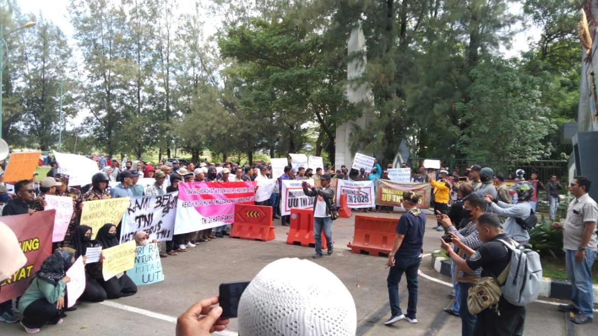 Masyarakat Bekasi Gelar Aksi Damai Dukung Revisi UU TNI dan Pemberantasan Korupsi