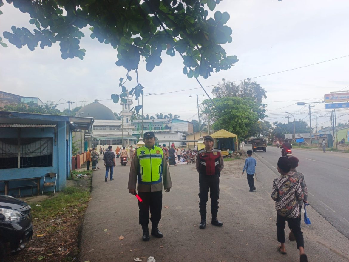 Polres Tebing Tinggi Kawal Sholat Idul Fitri di Beberapa Tempat