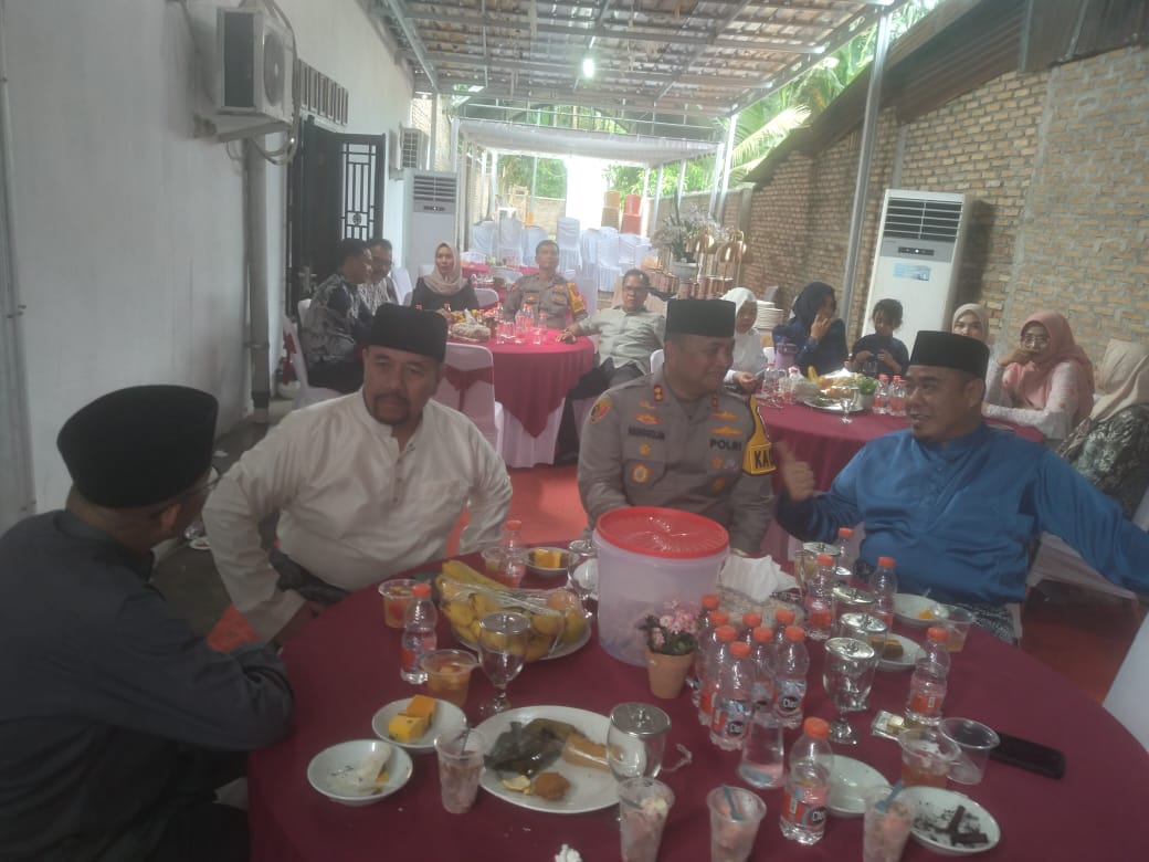Idul Fitri 1 Syawal 1446 H Kapolres Batu Bara Silaturahmi di Kediaman Bupati Batu Bara