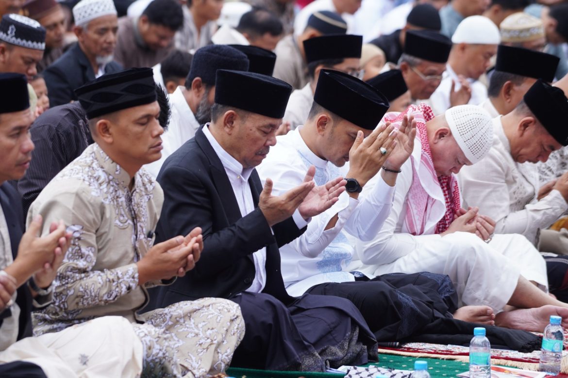 Wakapolres Tebing Tinggi Hadiri Sholat Idul Fitri 1446 H di Lapangan Merdeka