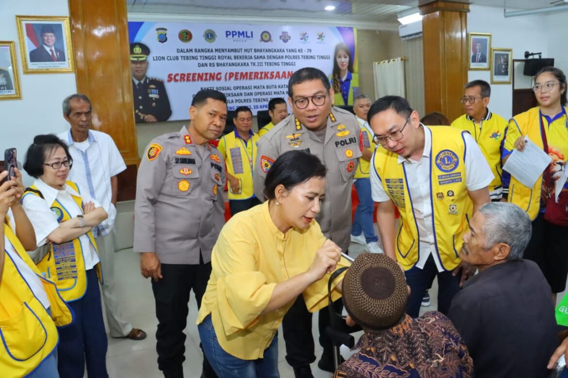 Polres Tebing Tinggi Bakti Sosial Operasi Katarak Gratis Sambut HUT Bhayangkara Ke-79
