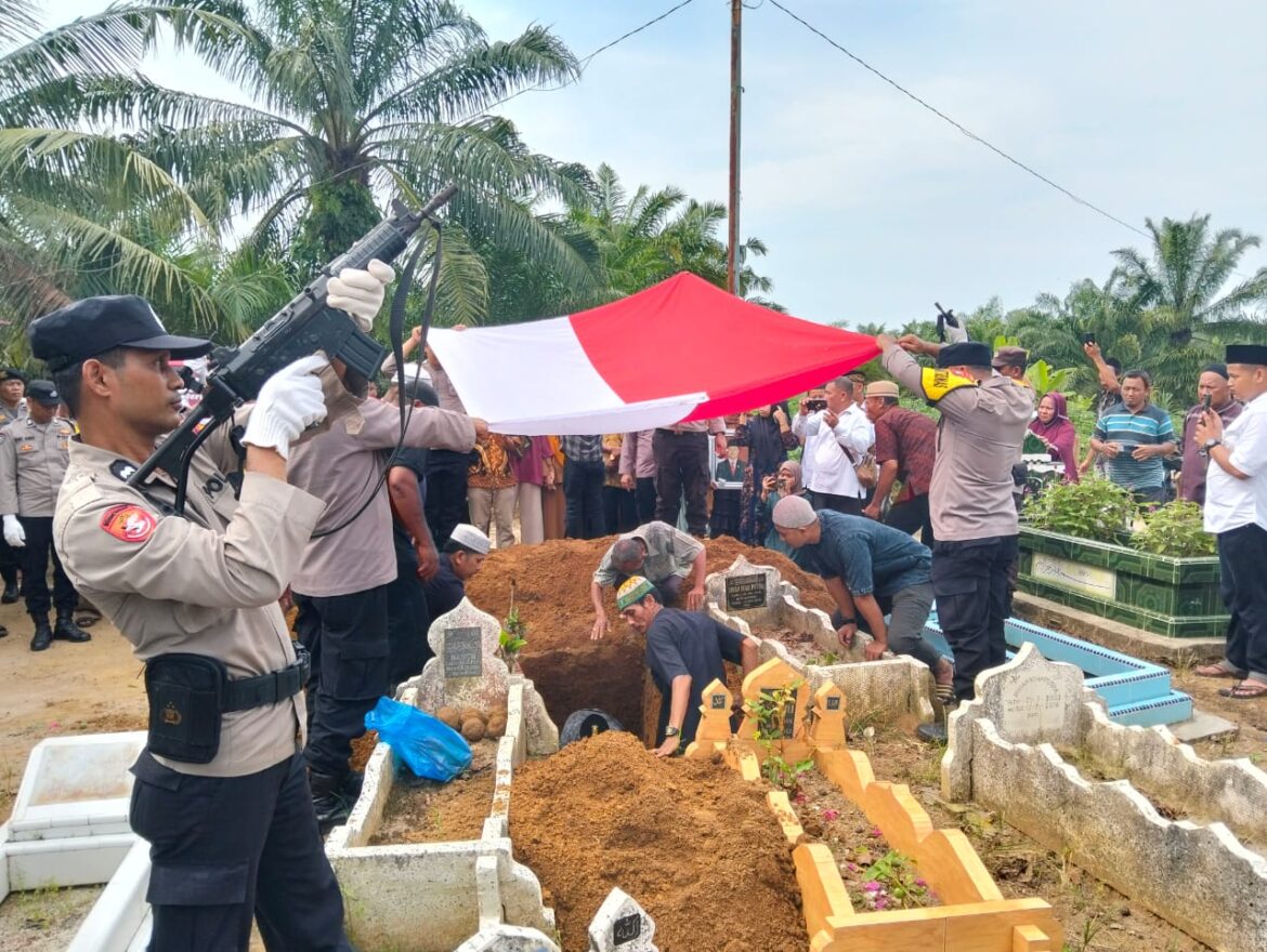 Polres Sergai Beri Penghormatan Terakhir Wafatnya Purnawirawan Polri
