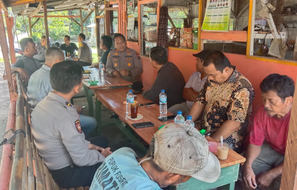 Kapolsek Sipispis AKP Jaresman Sitinjak Jalin Kedekatan dengan Warga Lewat Jumat Curhat
