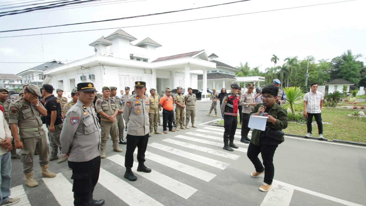 Garda Terdepan, Polres Sergai Sigap Pengamanan Unras AMPD