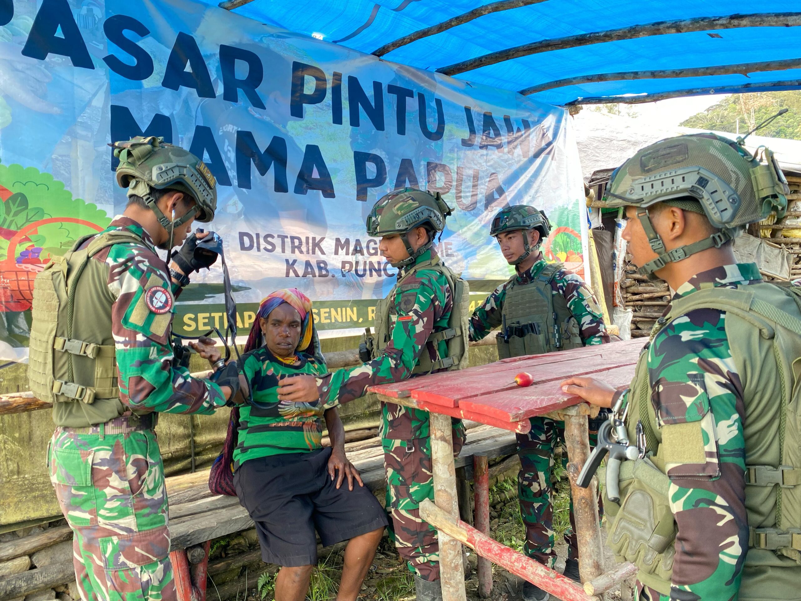 Sentuhan Hangat di Wunggi: TNI Gelar Pengobatan Gratis dan Borong Hasil Bumi Warga