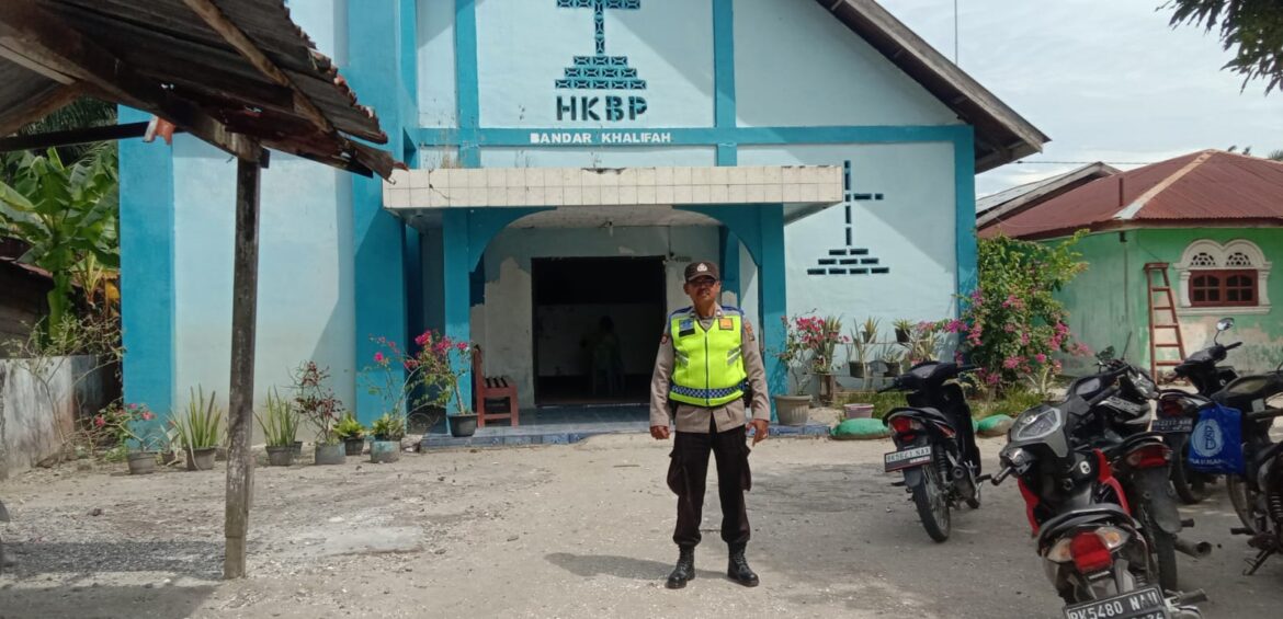 Polsek Bandar Khalipah Pengamanan Ibadah Minggu