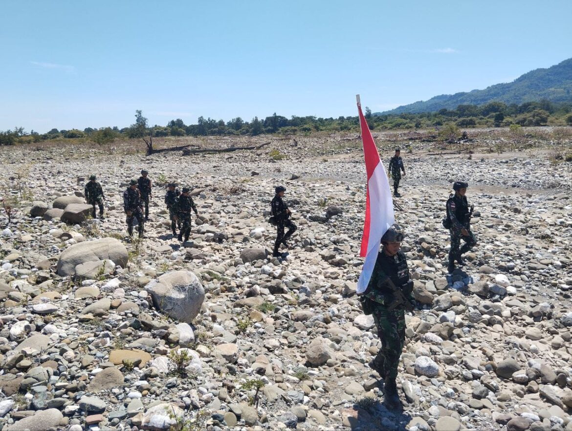 Patroli Rutin Satgas Pamtas RI-RDTL Sektor Barat Jaga Stabilitas Perbatasan
