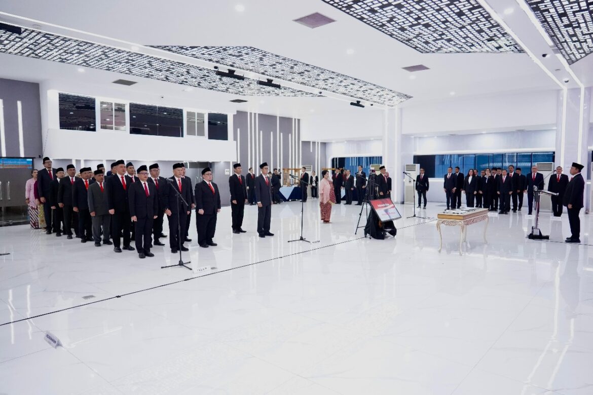 Lantik Pejabat Struktural, Menteri Nusron Tegaskan Pentingnya Sistem Rotasi Berkala