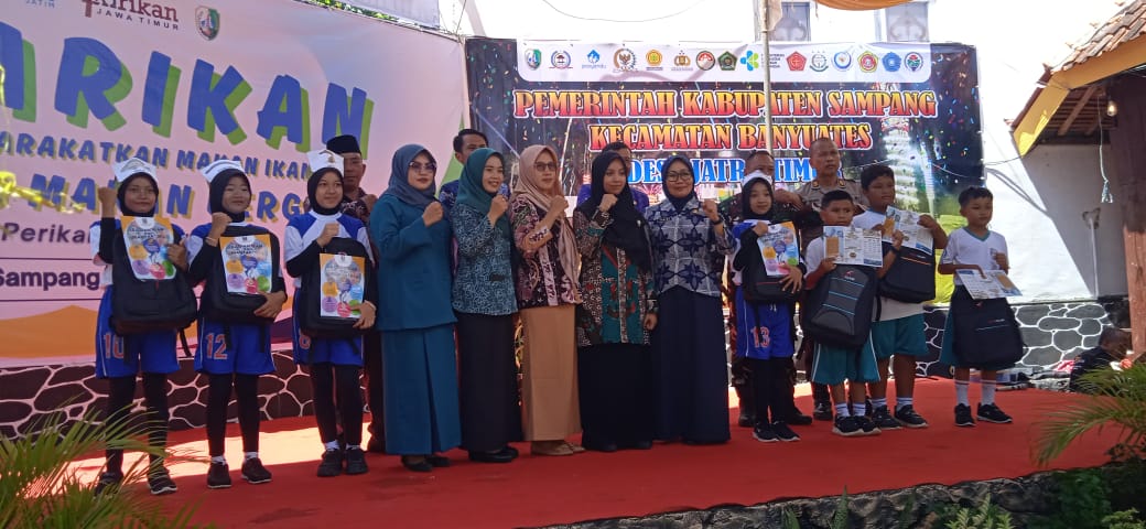Pemdes Jatra Timur Dan DKP Jatim Gelar Gerakan Masyarakat Gemar Makan Ikan Tuk Mendukung Makan Bergizi di taman Radin Majah.