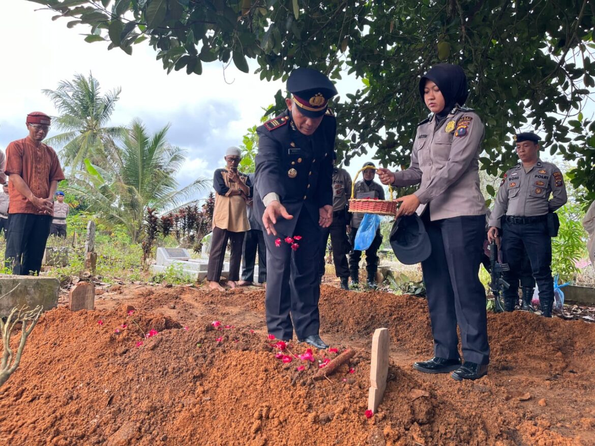 Polres Sergai Gelar Penghormatan Terakhir Wafatnya Personil 