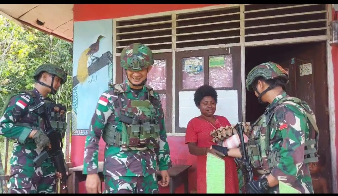 Jalin Silaturahmi dan Dekat Dengan Warga, Satgas Yonif 642/Kps Laksanakan Baksos