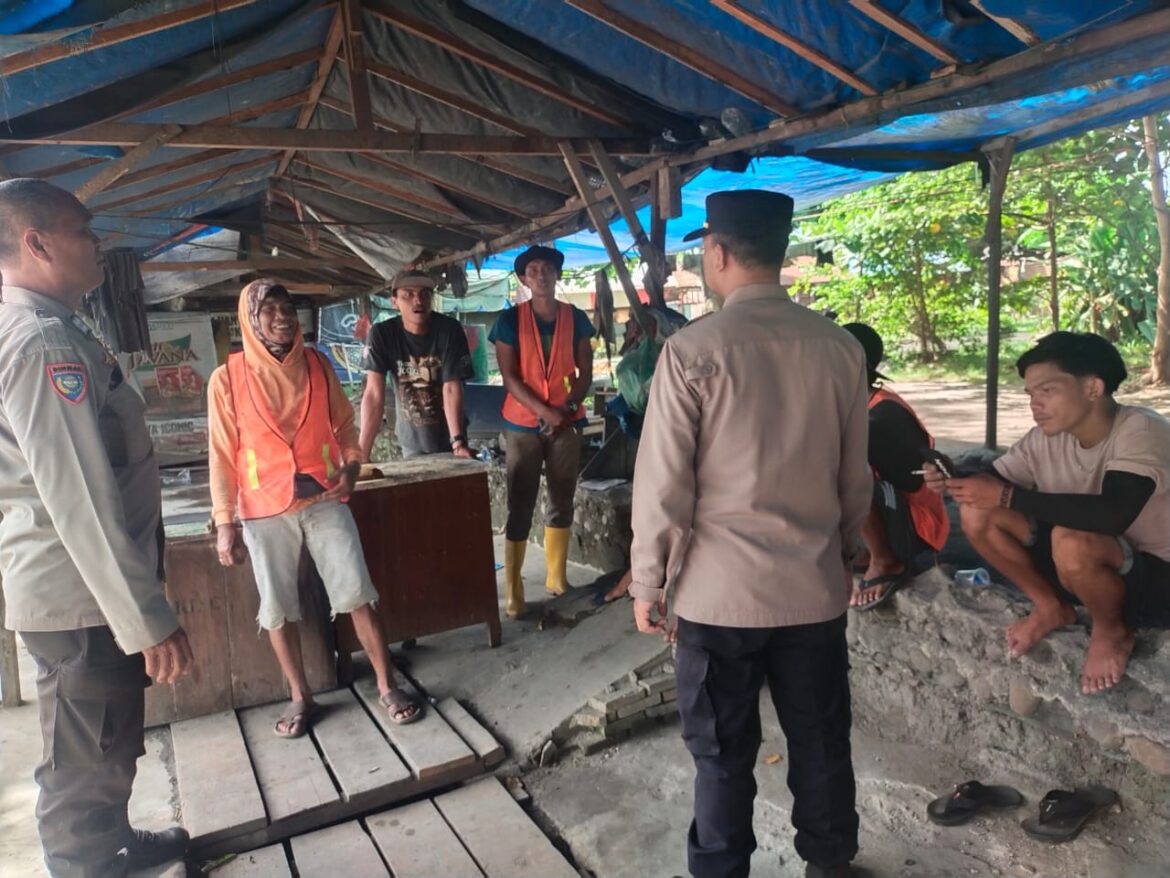 Sambangi Warga, Sat Binmas Polres Tebing Tinggi Bangun Kebersamaan Dengan Warga