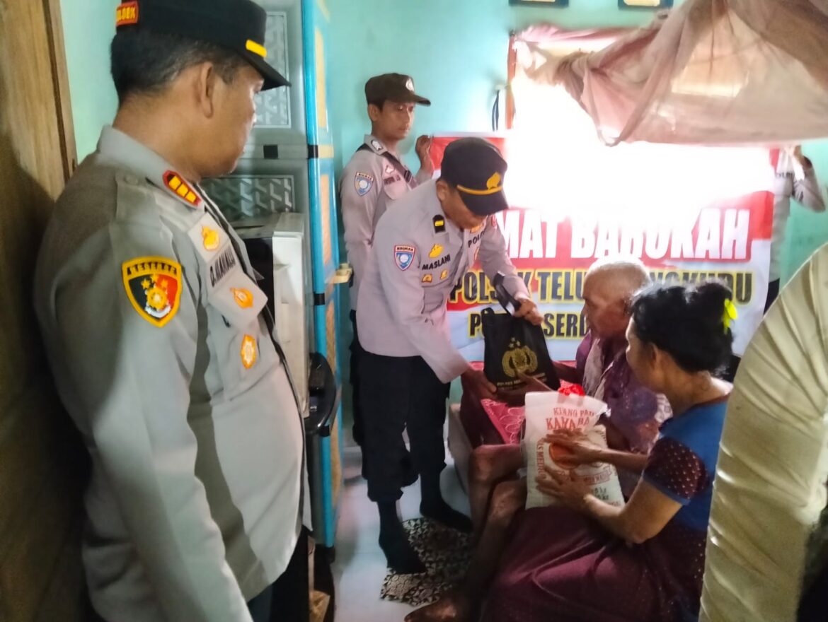Polri Perduli, Polsek Teluk Mengkudu Bantu Kaum Dhuafa dan Warga Sakit Menahun