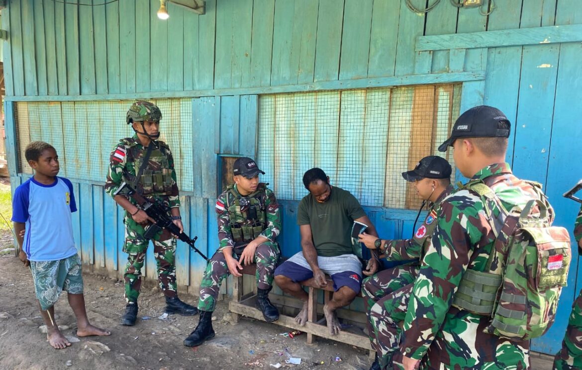 Satgas yonif 641/Bru Laksanakan Pelayanan Kesehatan Untuk Warga Papua di Distrik Kelila