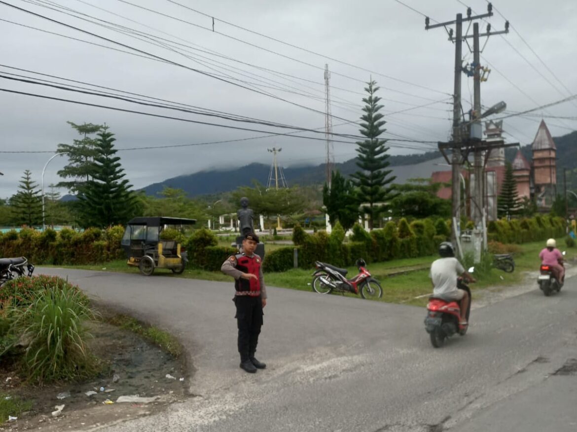 Cuaca Mendung Dan Gerimis Polres Pakpak Bharat Dan Polsek Jajaran Tetap Lakukan Strong Point
