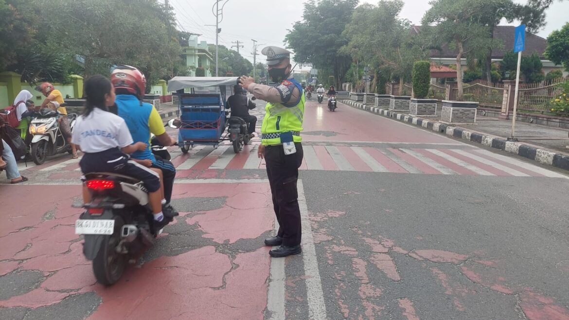 Polres Tebing Tinggi Strong Point dan Tegaskan Pentingnya Tertib Berlalulintas