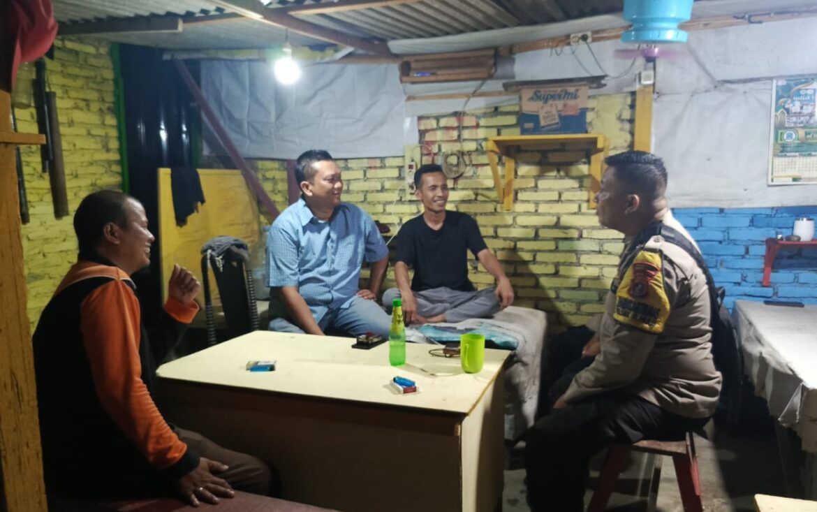 Polsek Padang Hulu Sambangi Pos Kamling di Bandarsono, Tingkatkan Kewaspadaan