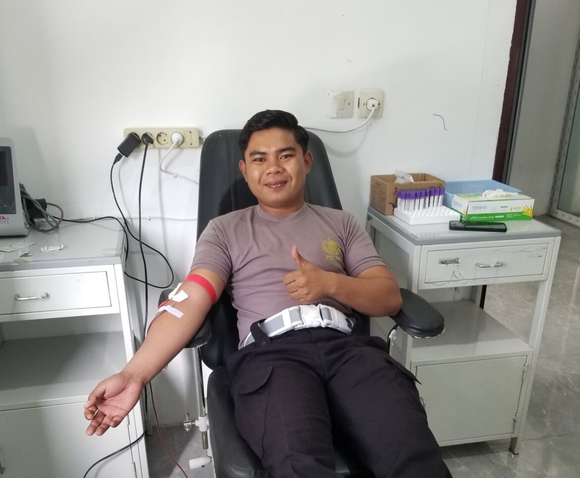Wujud Keperdulian Sesama Personil Polres Pakpak Bharat Donor Darah Kepada Pasien Di RSUD Salak