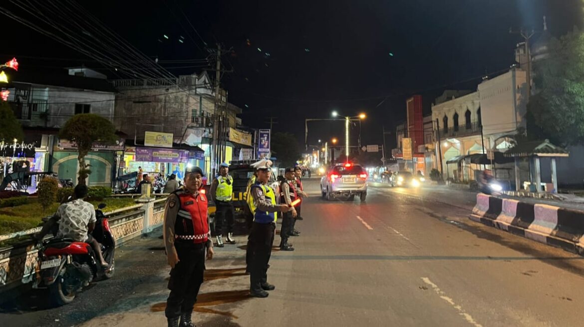 Jaga Situasi Kamtibmas Wilayah, Polres Tebing Tinggi Patroli Blue Light