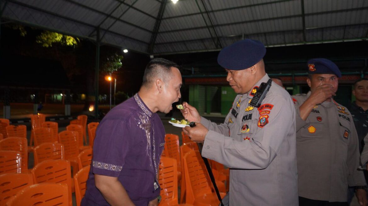 Sinergitas TNI-Polri Danyon – C Sat Brimob Polda Sumut Berikan Surprise Hari Ulang Tahun Danyonif 123/Rajawali Letkol Inf Anhar Agil Gunawan, S.H, M.Han