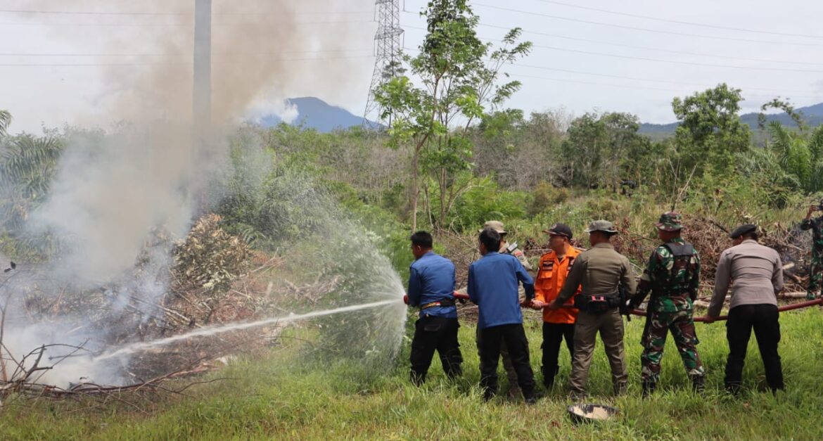 Antisipasi Penanggulangan Bencana Personil Batalyon-C Sat Brimob Polda Sumut Latihan Gabungan Bersama TNI dan Pemda Tabagsel