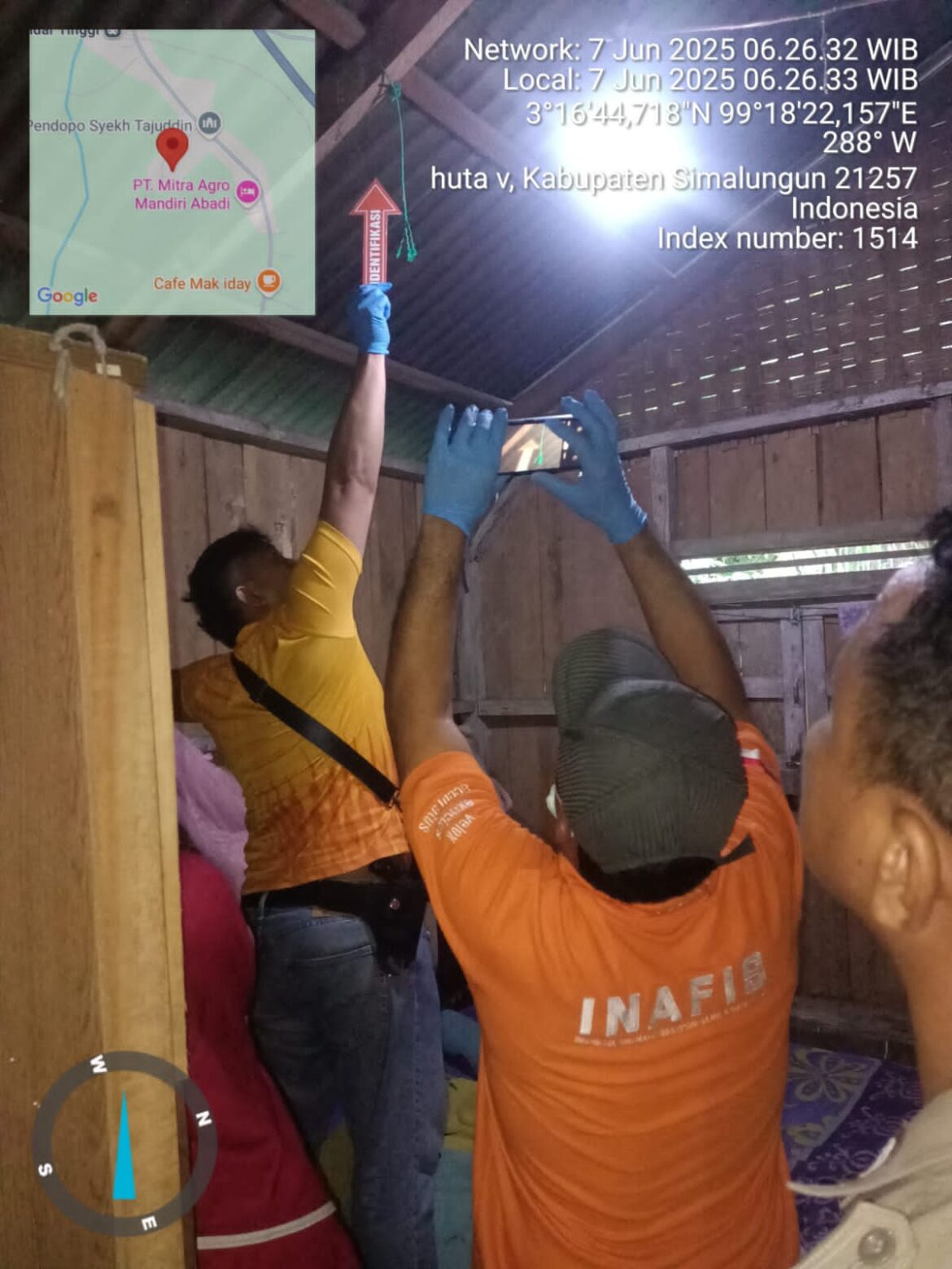 Polsek Perdagangan dan Inafis Polres Simalungun Evakuasi Pria Tewas Gantung Diri