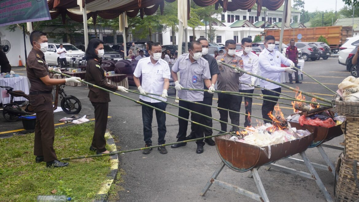 Wakapolres Sergai Hadiri Pemusnahan Barang Bukti di Kejari Sergai