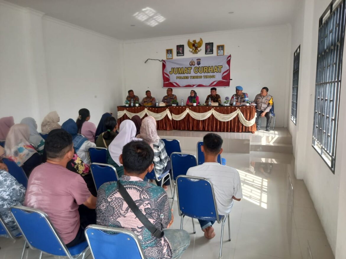 Warga Sampaikan Aspirasi Terkait Lalulintas kepada Polres Tebing Tinggi Saat Jumat Curhat