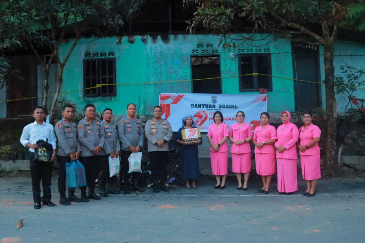 Kapolres Sibolga Dan Ketua Bhayangkari Cabang Sibolga Berikan Bansos Korban Kebakaran