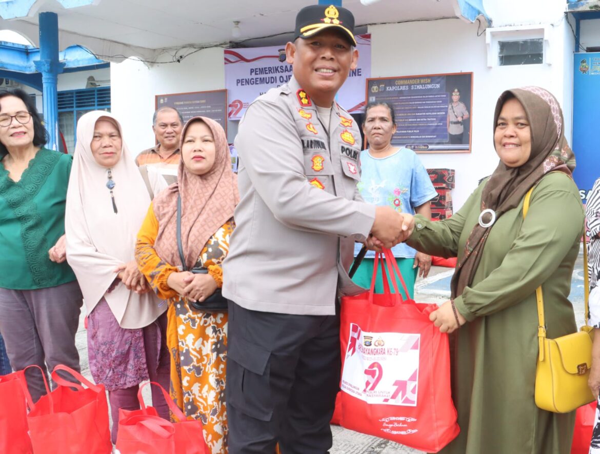 Polres Simalungun Bagikan 150 Paket Sembako Lansia dan Masyarakat HUT Bhayangkara Ke-79