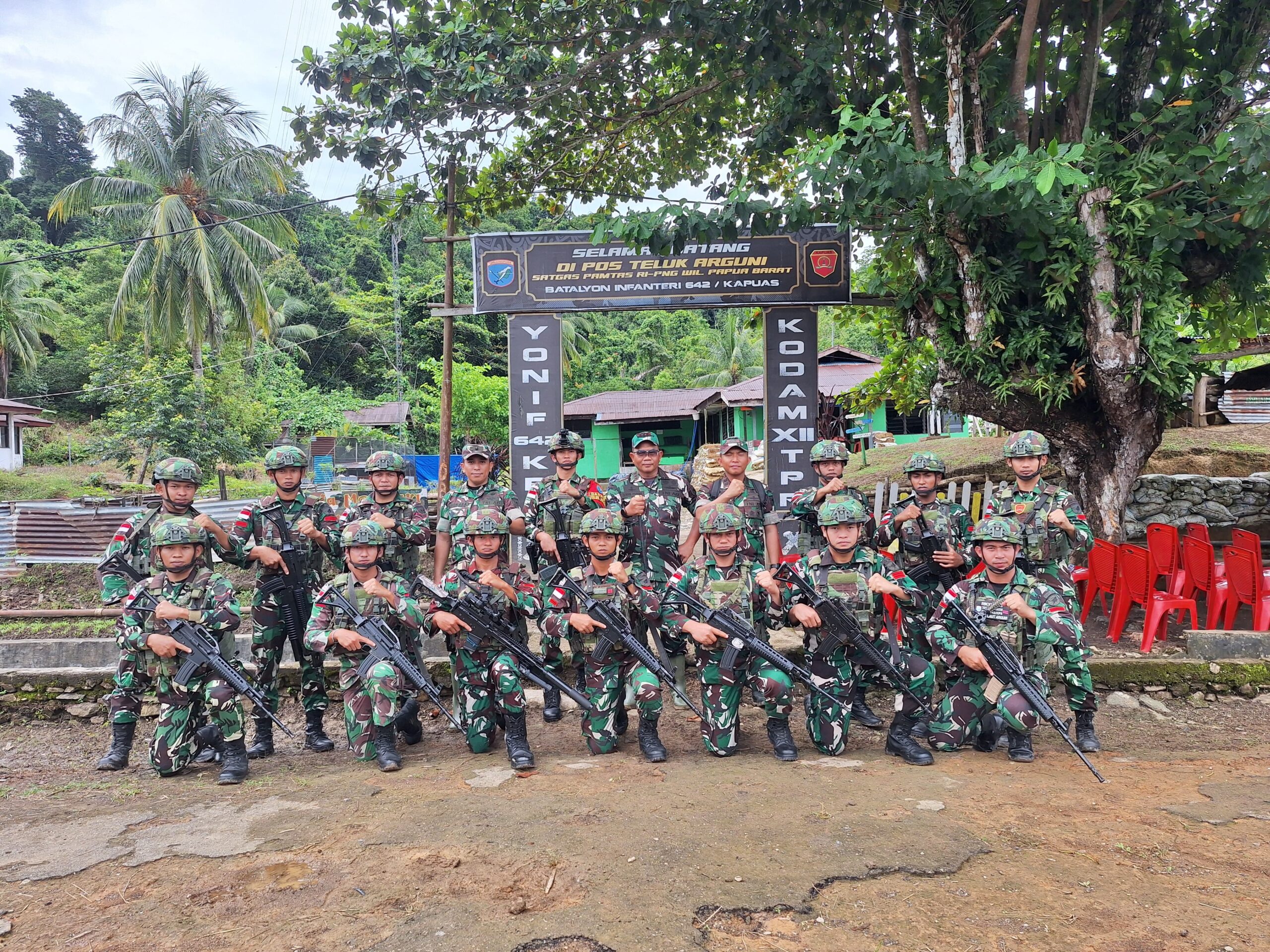 Beri Semangat, Danrem 182/JO Sambangi Pos Teluk Arguni Satgas Yonif 642/Kps