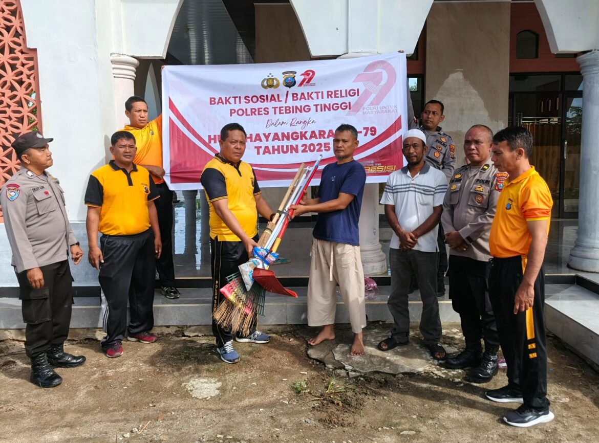 Mendekati HUT Bhayangkara ke 79, Polsek Sipispis Baksos dan Bakti Religi di Rumah Ibadah