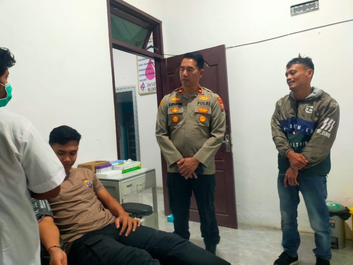 Respon Cepat Bantu Warga Masyarakat Waka Polres Pakpak Bharat Atensi Personil Ke RSUD Salak Untuk Donor Darah
