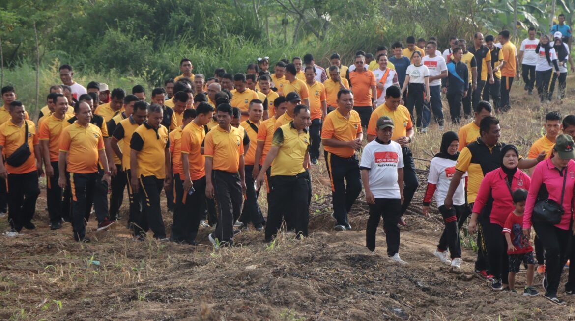 Kapolres Sergai bersama Bupati Lepas Gerak Jalan Sehat HUT Bhayangkara Ke-79