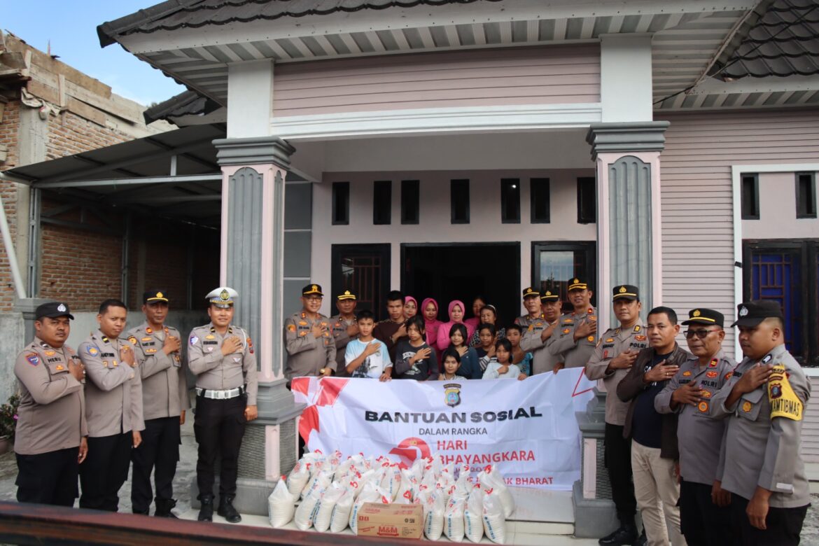 HUT Bhayangkara Ke-79 Polres Pakpak Bharat Kunjungan dan Berbagi di Panti Asuhan Yayasan Pelita Pancasila Asa Nduma Karina