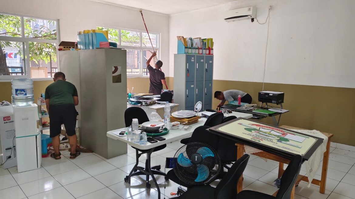 Tumbuhkan Semangat Belajar Sejak Dini, Korem 051/Wijayakarta dan Masyarakat Gelar Karya Bhakti di TK Kartika X-16 Mampang