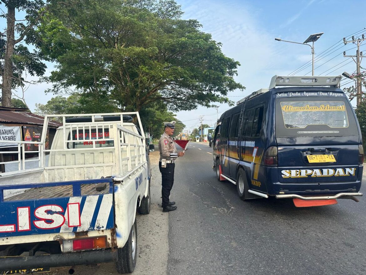 Sat Lantas Polres Batu Bara Patroli Kibas Bendera di Jalinsum