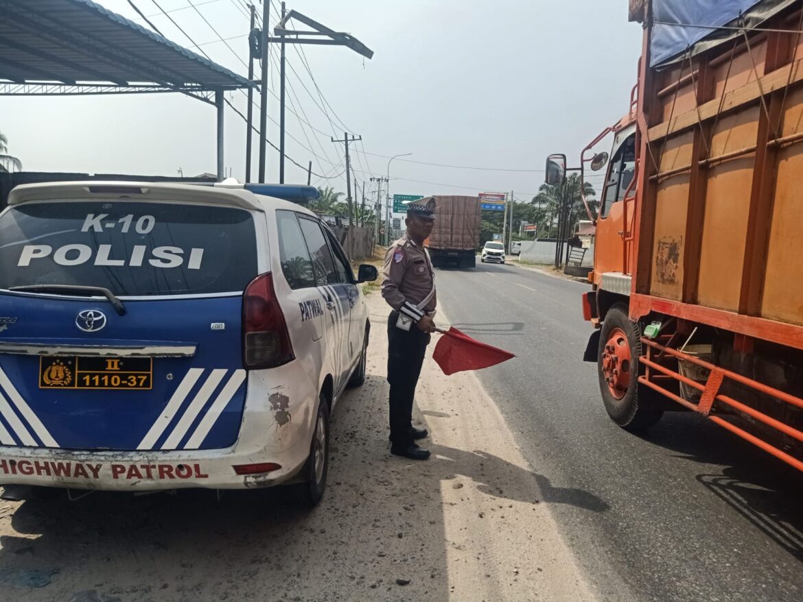 Sat Lantas Polres Batu Bara Patroli Kibas Bendera dan Pantau Arus Lalulintas Terkini