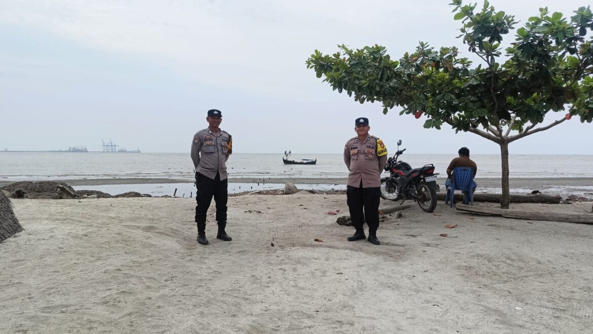 Polsek Indrapura Pengamanan Objek Wisata Alam Pantai Datuk