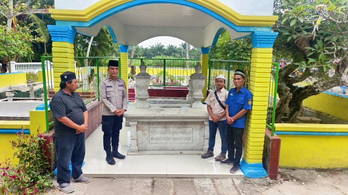 Polsek Tanjung Beringin Ziarah ke Makam Raja Bedagai, Lestarikan Sejarah Lokal