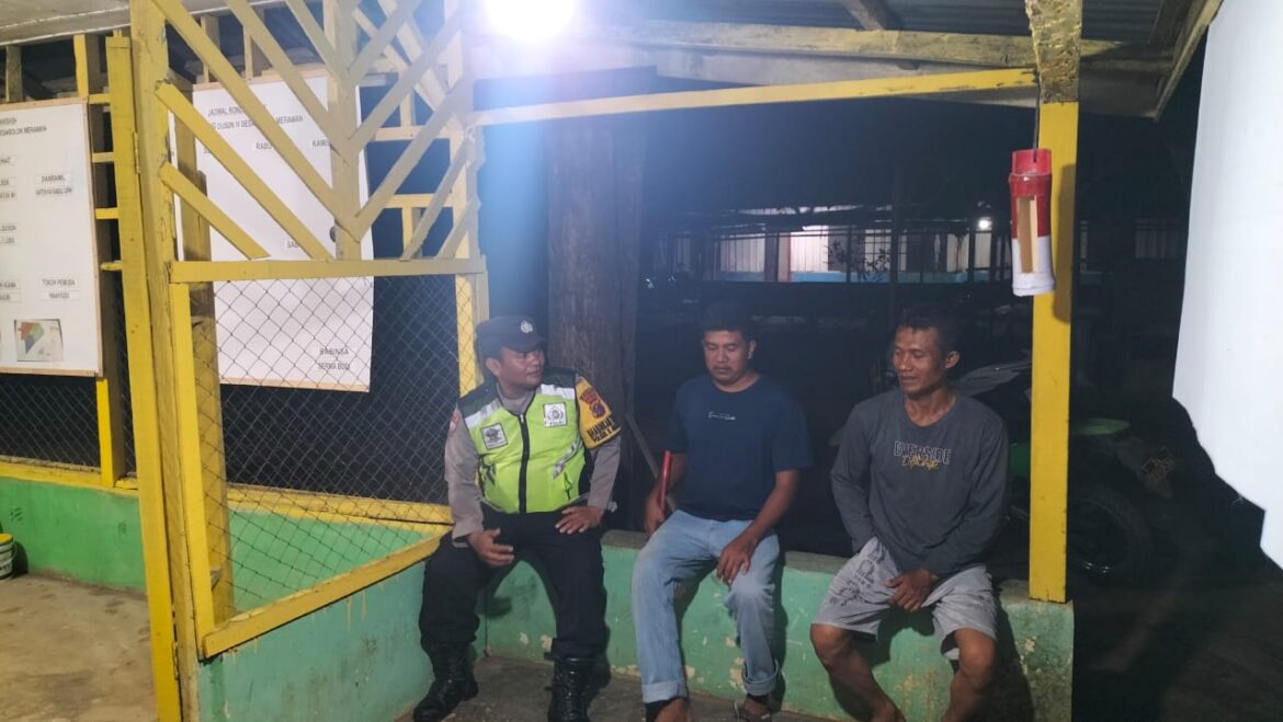 Polsek Dolok Merawan Sambangi Pos Kamling, Ajak Warga Aktif Jaga Kamtibmas