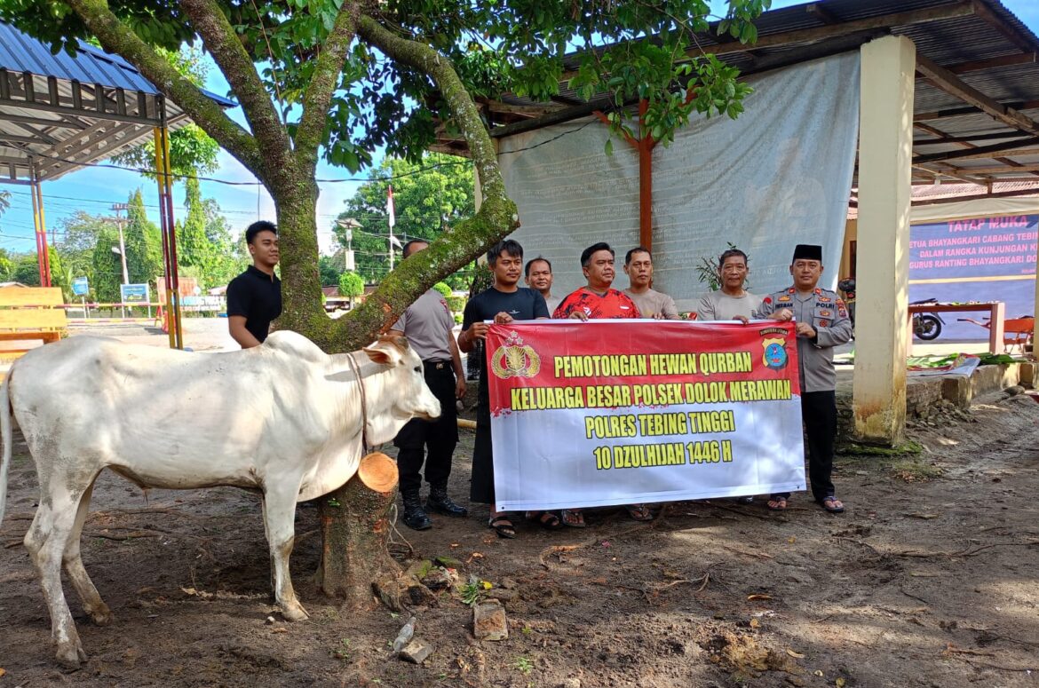 Peringati Idul Adha, Polsek Dolok Merawan Potong Hewan Kurban