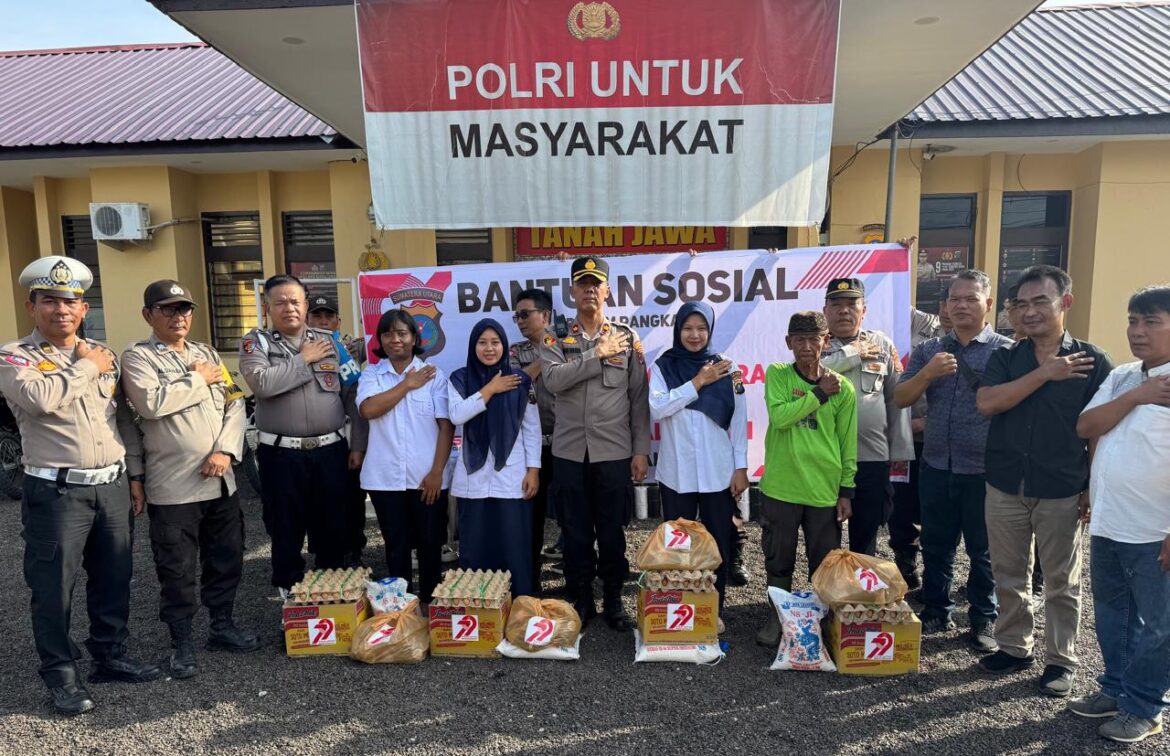 Polsek Tanah Jawa Gelar Bansos Sambut HUT Bhayangkara Ke-79, Polri Untuk Masyarakat