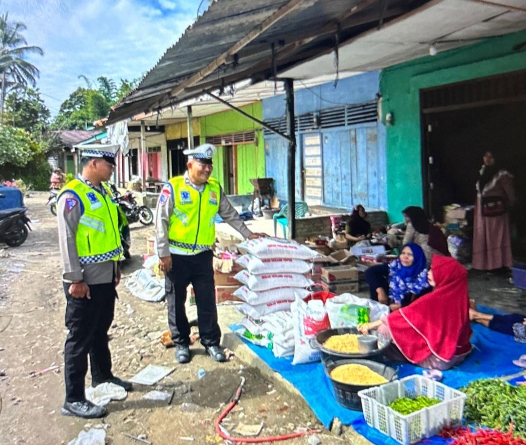 Pasar Rakyat Jadi Sasaran KRYD Patroli Dialogis Personil Pos Pelayanan Sibande