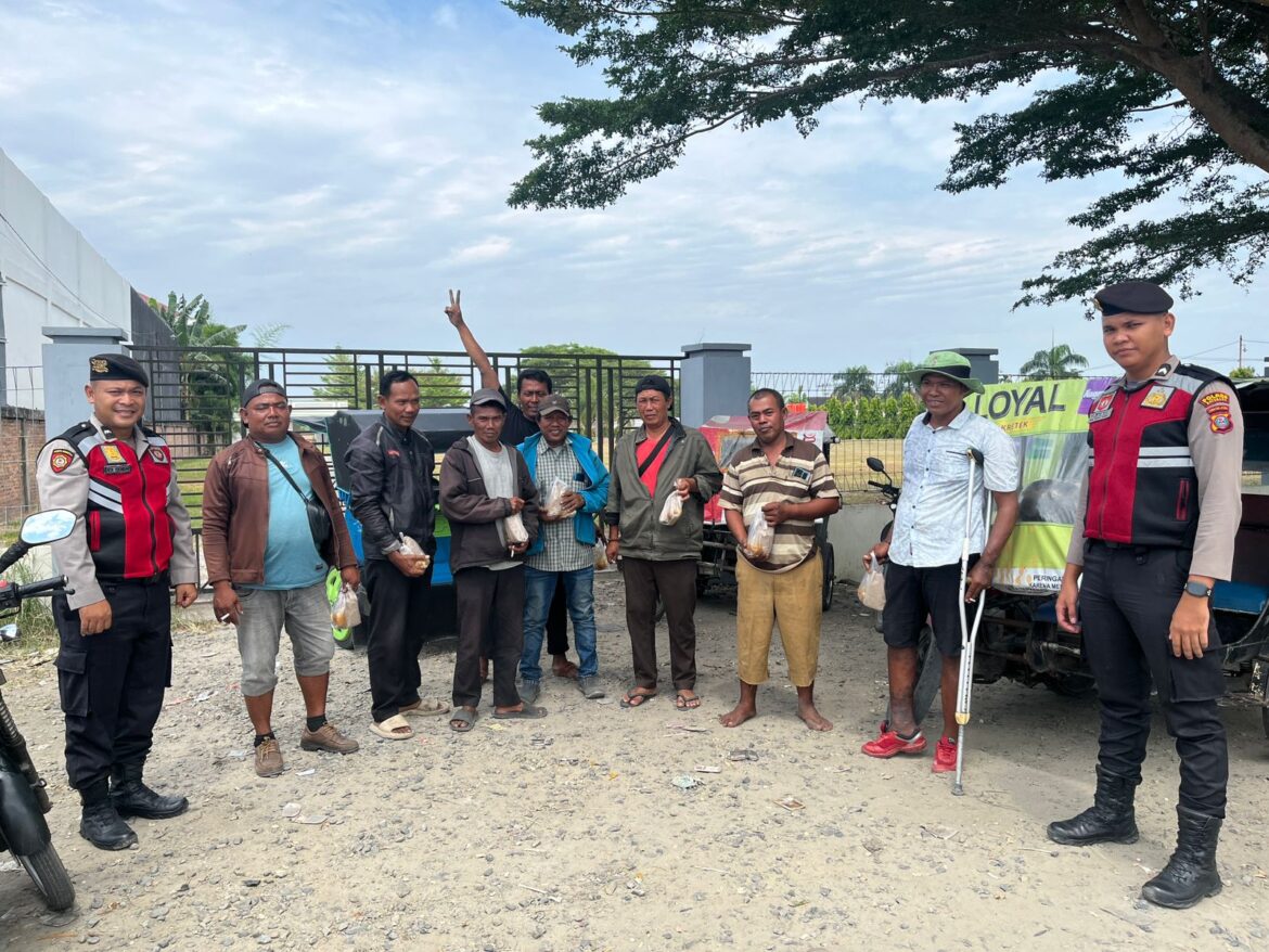 Sat Samapta Polres Batu Bara Tebar Kebaikan di Jumat Berkah