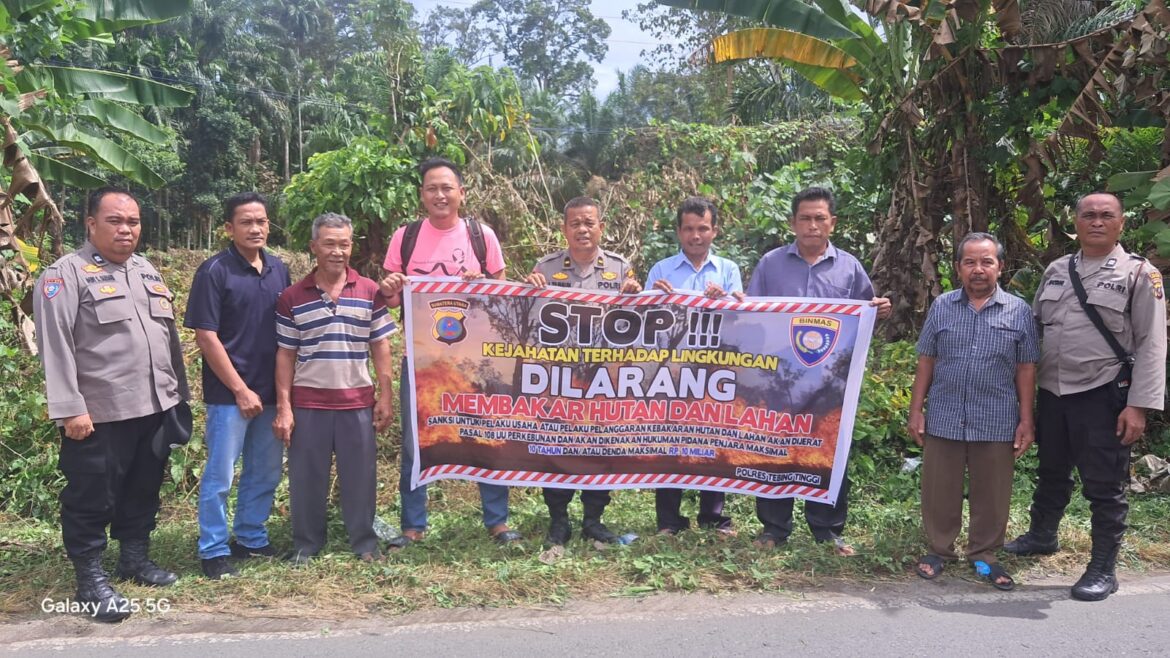 Sambang ke Desa Silau Padang, Sat Binmas Polres Tebing Tinggi Ajak Warga Cegah Karhutla