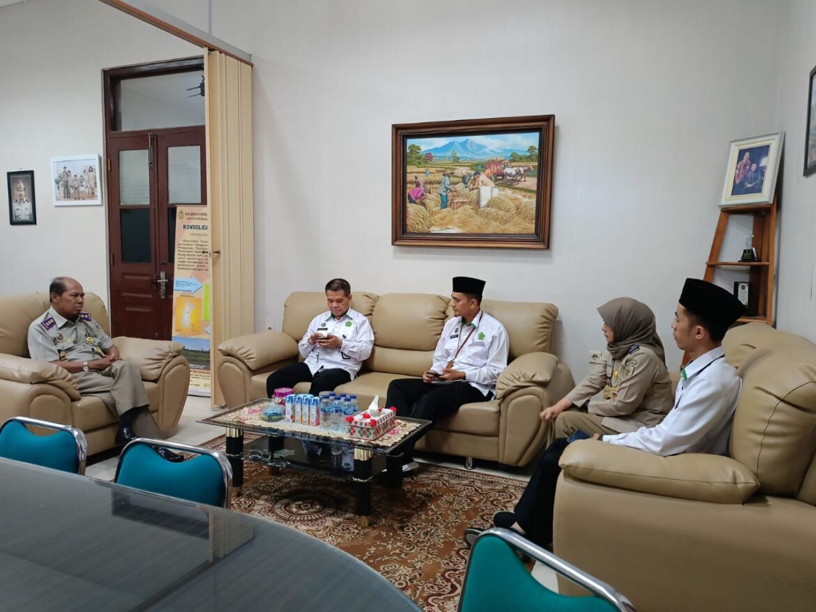 Koordinasi Pensertifikatan Tanah Wakaf, Kakan Kemenag Salatiga Kunjungi Kantor Pertanahan Kota Salatiga