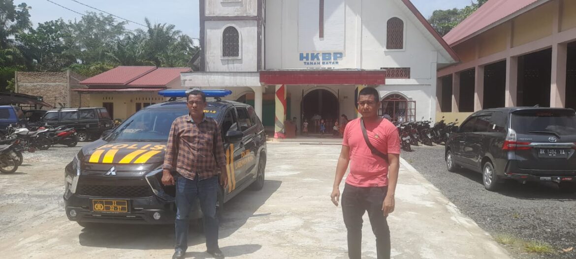 Patroli Minggu Kasih Polsek Labuhan Ruku Pengamanan Ibadah di Gereja